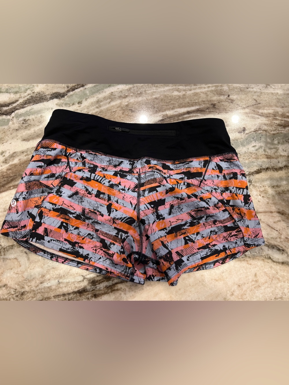 RARE lululemon athletica Hotty Hot shorts ll *Long 4” LIKE NEW Sz 4 - Picture 7 of 8